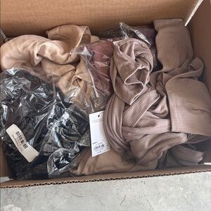 New mixed Clothing Bundle small box includes free shipping 75$ 20-25 items